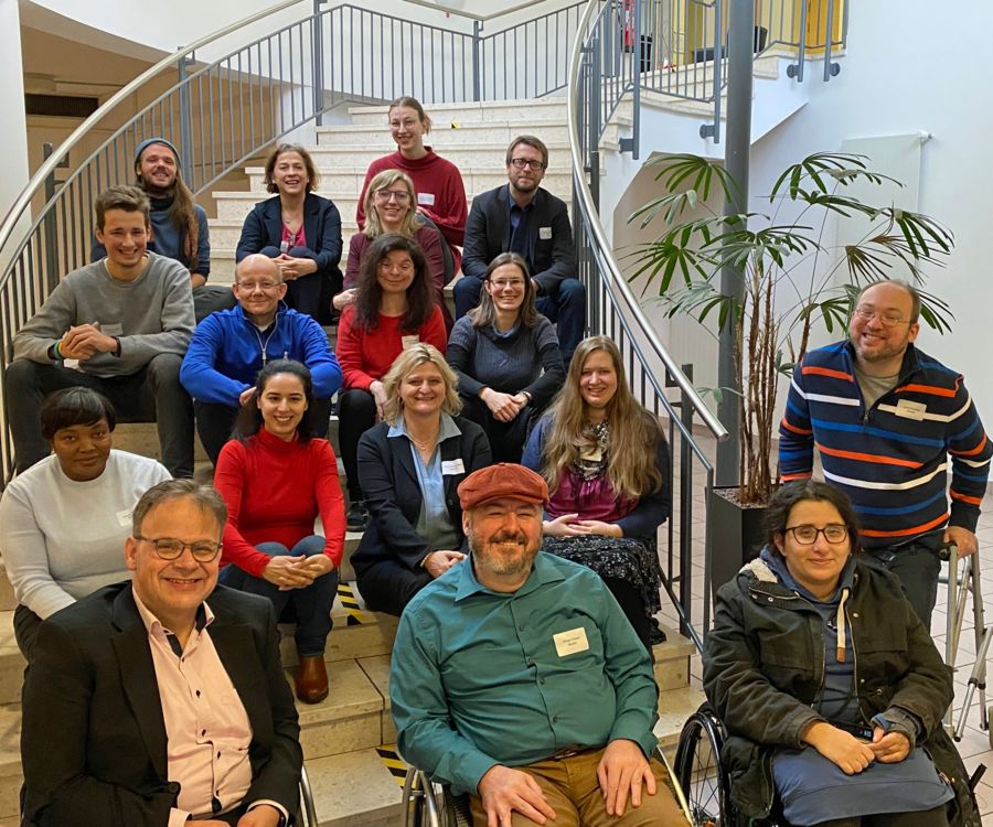 Das Foto zeigt die Teilnehmenden der Auftaktveranstaltung von BESSER im Tagungshaus.